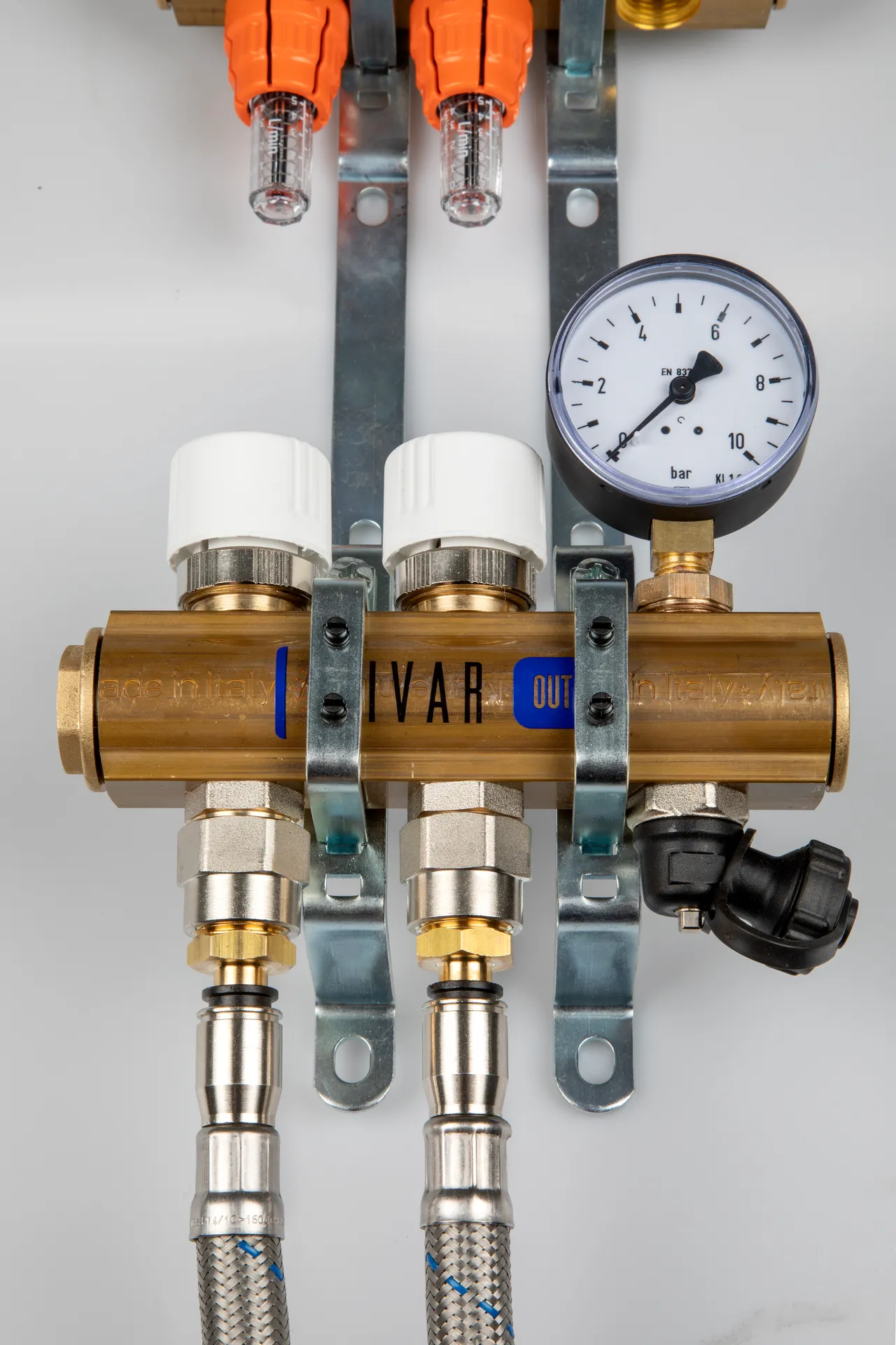 Distribuitor cu debitmetre și manometru pentru circuitul de climă radiantă din tavan